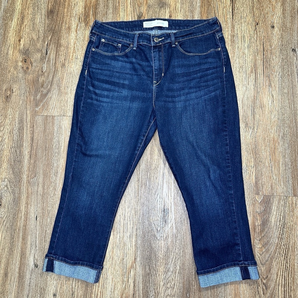 Signature by Levi Strauss Mid Rise Capri Jeans Womens Dark Wash 36x22 See Meas